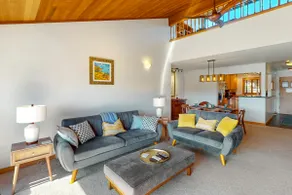 Lovely bayview 2BR with pickleball, hot tub, pools - Image 4