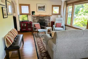 Downtown 3BR Northeast Seattle - Fireplace - Image 3