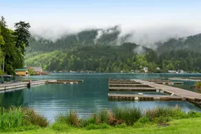1BR lakefront townhouse with dock, 2 kayaks, grill - Image 3