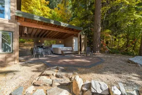 Lake-view 3BR - private hot tub, dog-friendly - Image 5