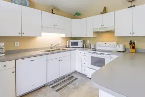 Charming Emerald Isle Escape < 1 Mi to Beach! - Image 2