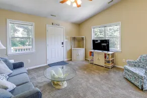 Charming Emerald Isle Escape < 1 Mi to Beach! - Image 5