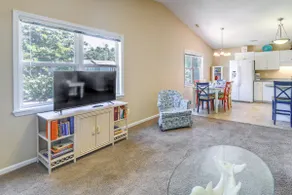 Charming Emerald Isle Escape < 1 Mi to Beach! - Image 4