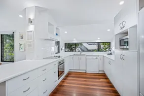 9 Naiad Court - Rainbow Shores - Pool - Aircon - Wifi - Walk to beach - Image 3