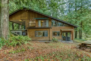 Spacious riverfront lodge with beach access, priva - Image 4