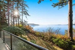 Updated 3BR Oceanview | Fireplace | Deck - Image 3