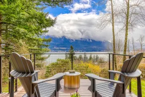 3BR river-view home with decks, fireplace & W/D - Image 3