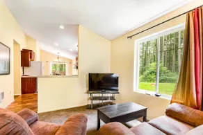 Downtown 2BR Dog Friendly | Deck - Image 4