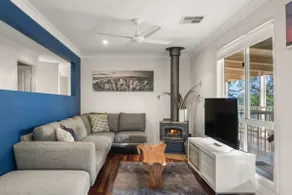 Hinterland Tranquil Escape with Beautiful Views - Image 2