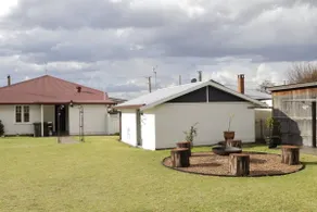 Homely 2-Bed Cottage Near Tenterfield Centre - Image 5