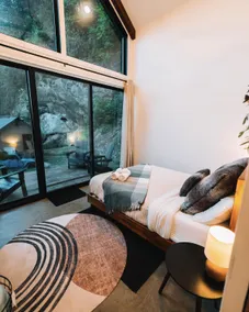 Boulder Hot Tub | Red River Gorge Fall Escape - Image 2