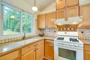 Spacious Lakefront New Auburn Home w/ Sunroom - Image 5