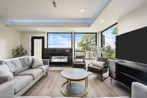 Skyline Haven- 5BR-3,5BA with 2 parking spots and - Image 3