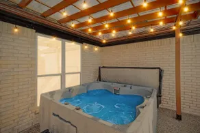 Paradise Modern Home Pool & Hot Tub for over 30 Nights - Image 2