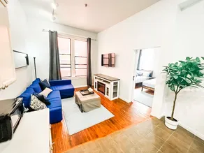 2BDRM Suite Quiet w Parking 4 beds #404 Top Floor - Image 2
