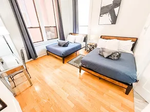 2BDRM Suite w Parking ROKU TVs & 4 beds #204 - Image 4