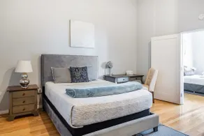 Loft Suite - 3 beds w Parking Downtown -700sf #202 - Image 3