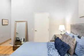 Loft Suite - 3 beds w Parking Downtown -700sf #202 - Image 4