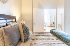 3 Beds w Parking Wi-Fi LOFT Walk to Convention 302 - Image 3