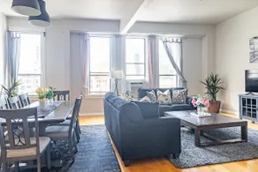 #401 Loft Suite -4 beds w Parking Top Floor -700sf - Image 4