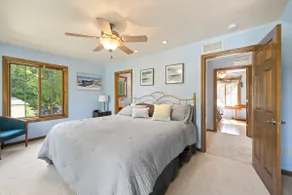 Pool and walking distance to bars and restaurants! - Image 3