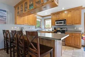 Pool and walking distance to bars and restaurants! - Image 2
