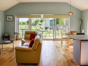 Cedar Lodge - Image 2