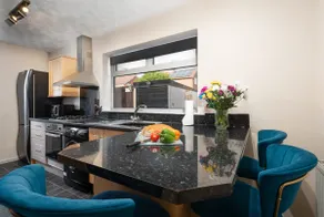 Alexandra |Contractors, Parking, Wifi, Long Stays - Image 4