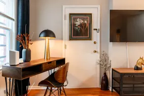 Lux King Bed Studio - Image 5