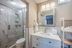 King Bay Studio Kitchenette Pool & Tiki Bar - Image 4