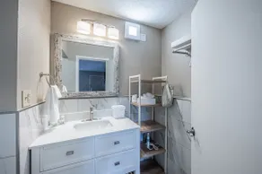 King Bay Studio Kitchenette Pool & Tiki Bar - Image 5