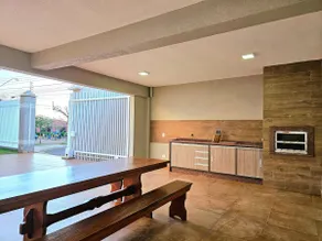 House in Noble Neighborhood near Waterfalls and Downtown - Image 5