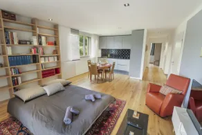 Elegant apartment with private terrace - Image 2