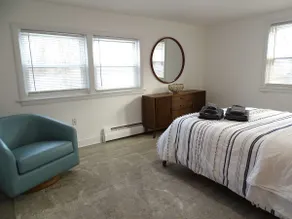 3 Bed Apartment in Quiet Neighborhood - Image 2