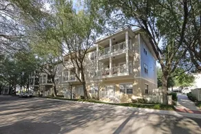 Modern Haven - KB, QB SfBd, GIG WIFI & Balcony - Image 4