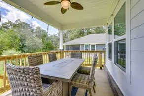 Spacious Freeport Home w Deck & 2 Living Areas - Image 2