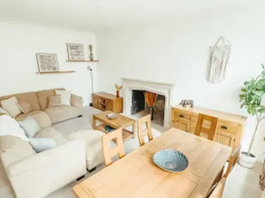 Garden flat in period property. Centrally located - Image 2