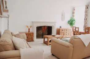 Garden flat in period property. Centrally located - Image 5