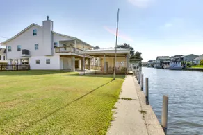 Bayou Bliss: Barataria Waterfront Getaway w/ Dock! - Image 2