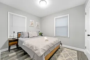 Modern 4BR Retreat Near MDW | LCP Collection - Image 3