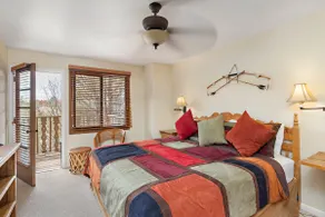 Fort Marcy 16 | Walk to Plaza | Kiva Fireplace | Full Kitchen | Hot Tub | Pool | 2 Levels - Image 3