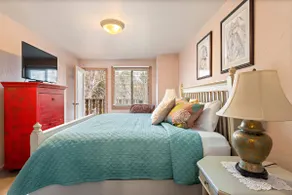 Fort Marcy 41 | Walk to Plaza | Kiva Fireplace | Full Kitchen | Hot Tub | Pool | 2 Levels - Image 3