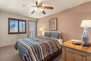 Fort Marcy 72 | Walk to Plaza | Kiva Fireplace | Full Kitchen | Hot Tub | Pool | 2 Levels - Image 4