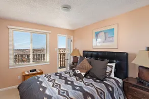 Fort Marcy 24 | Walk to Plaza | Kiva Fireplace | Full Kitchen | Hot Tub | Pool | 2 Levels - Image 4