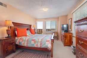 Fort Marcy 24 | Walk to Plaza | Kiva Fireplace | Full Kitchen | Hot Tub | Pool | 2 Levels - Image 3