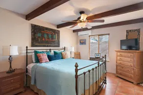 Fort Marcy 68 | Walk to Plaza | Kitchen | 1 Level - Image 3