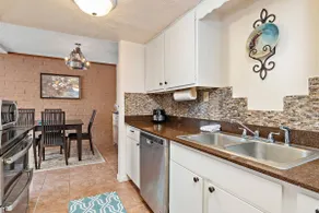 Fort Marcy 84 | Walk to Plaza | Fireplace | Kitchen | Hot Tub | Pool | End Unit | 2 Levels - Image 2
