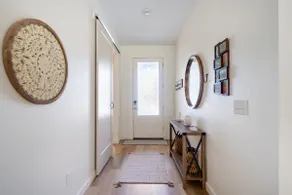 Dora's Heart: 3BR | King Bed | Central and Stylish - Image 3