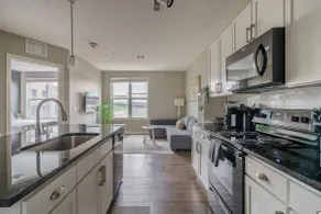 Apartment Right Outside Downtown - Image 2
