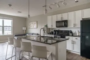 Apartment Right Outside Downtown - Image 4
